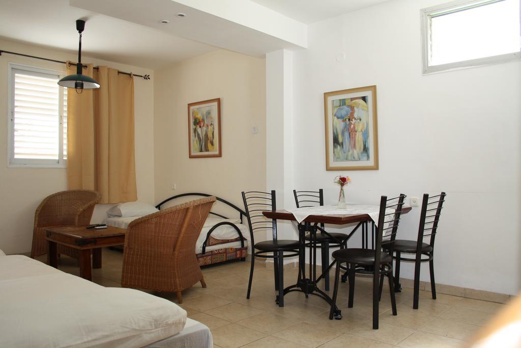 Ga'Aton Motel Nahariya Eksteriør billede