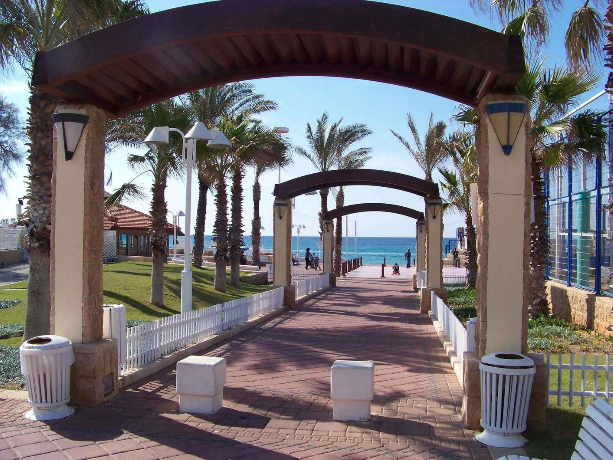 Ga'Aton Motel Nahariya Eksteriør billede