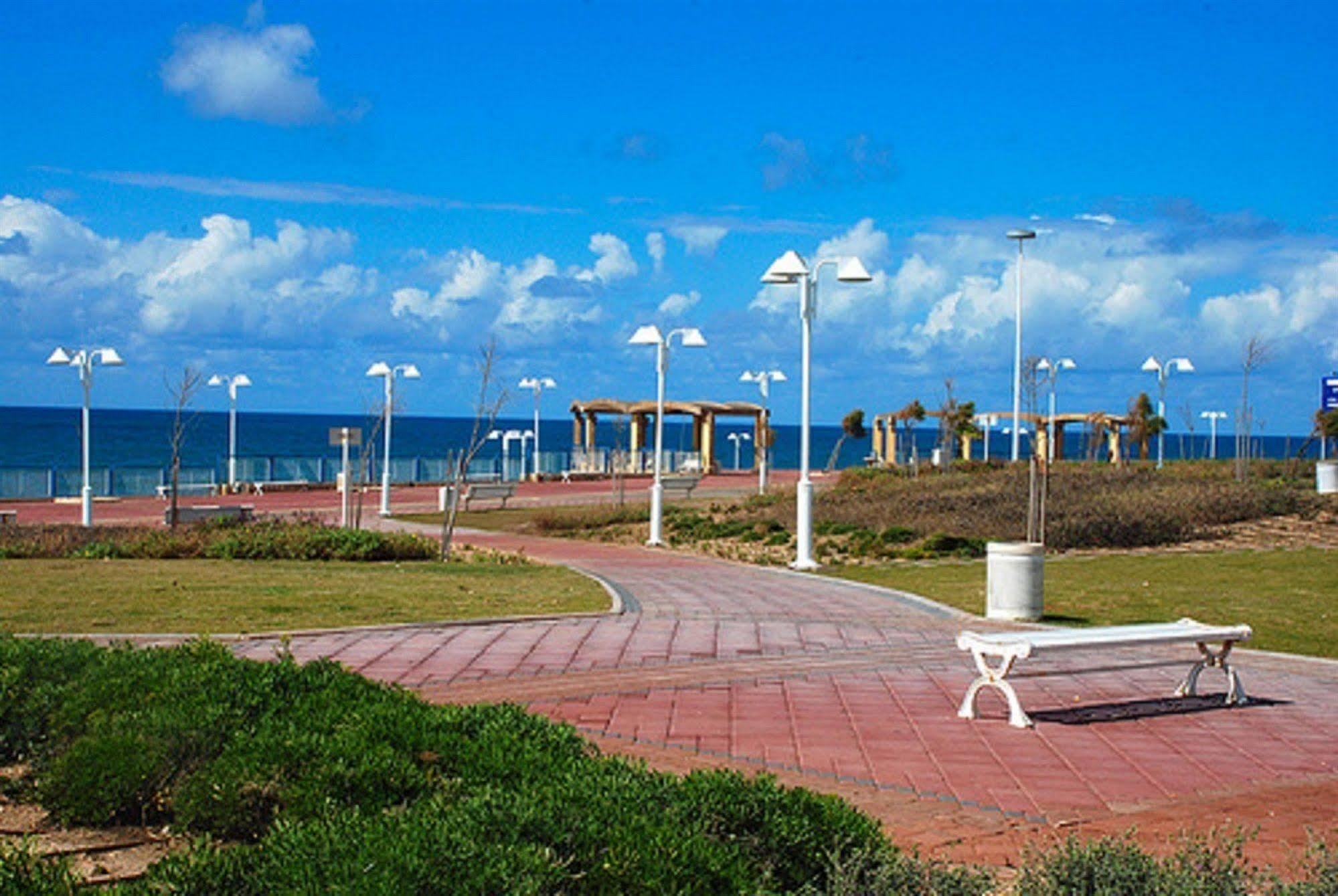 Ga'Aton Motel Nahariya Eksteriør billede
